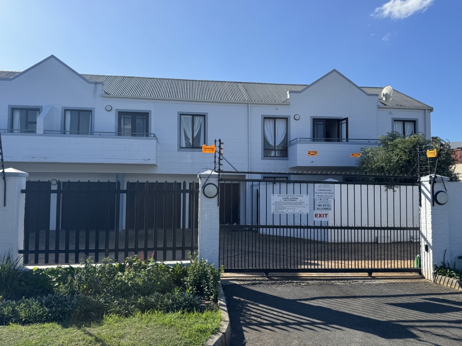2 Bedroom Property for Sale in Sandbaai Western Cape